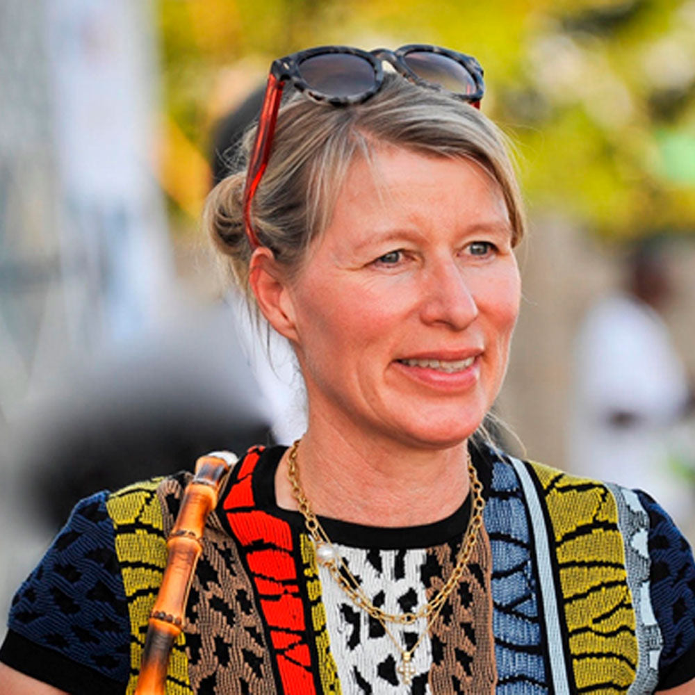 Picture of Hanne Kjær a danish artist with glases in her hair